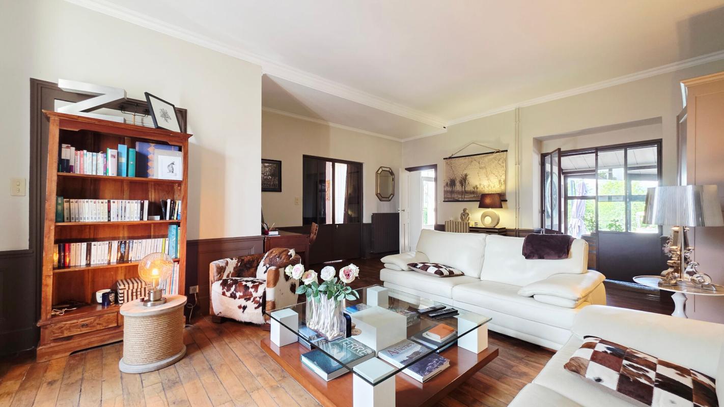BOURGES BOURGES MAISON 183 M² 7 PIECES 5 CHAMBRES PISCINE 10
