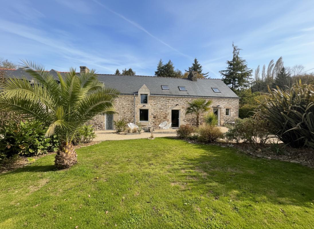 CAMORS Maison en pierre rénovée - 3 chambres - Terrain 1380 m² 1