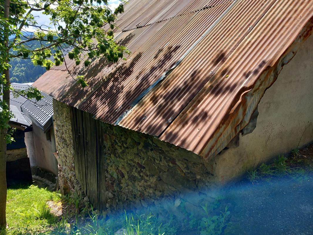 BONNEVAL Grange-étable classé en zone urbaine (RNU) constructible 12