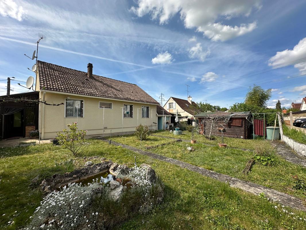 VILLEMANDEUR VILLEMANDEUR - - A VENDRE Maison 84 m2 - 3 chambres - Garage, avec jardin 12