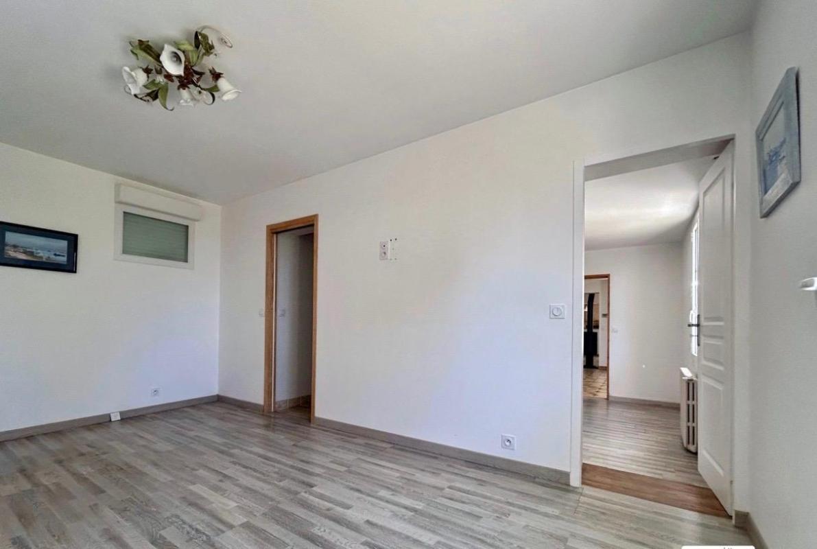 MOMBRIER A 20 minutes de Saint-André de Cubzac - Au calme belle Girondine en pierre rénovée - 197 m2 habitables -7P- 4 Chambres -  2000 m2 de Terrain - Piscine 10