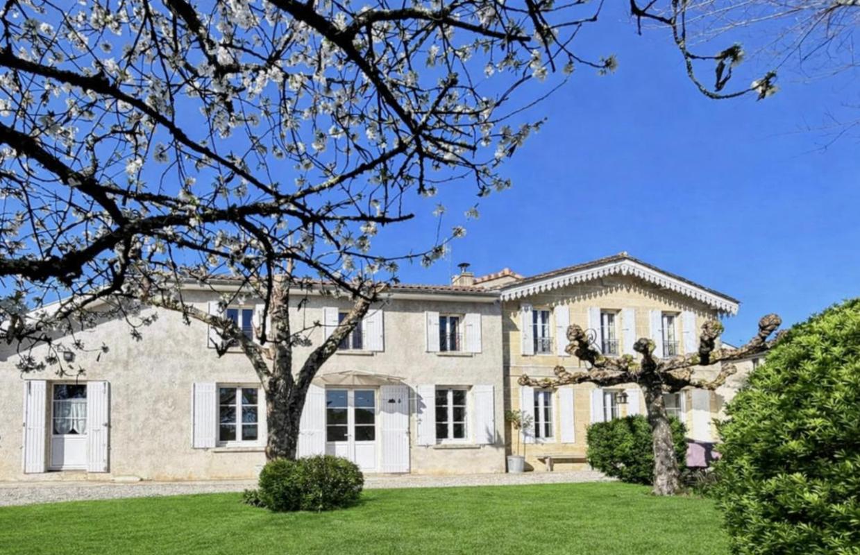 MOMBRIER A 20 minutes de Saint-André de Cubzac - Au calme belle Girondine en pierre rénovée - 197 m2 habitables -7P- 4 Chambres -  2000 m2 de Terrain - Piscine 16
