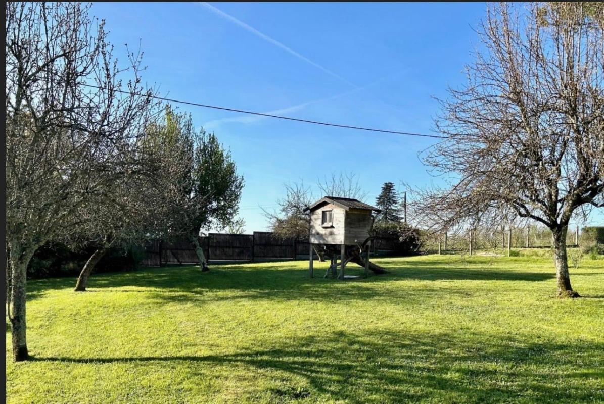 MOMBRIER A 20 minutes de Saint-André de Cubzac - Au calme belle Girondine en pierre rénovée - 197 m2 habitables -7P- 4 Chambres -  2000 m2 de Terrain - Piscine 2