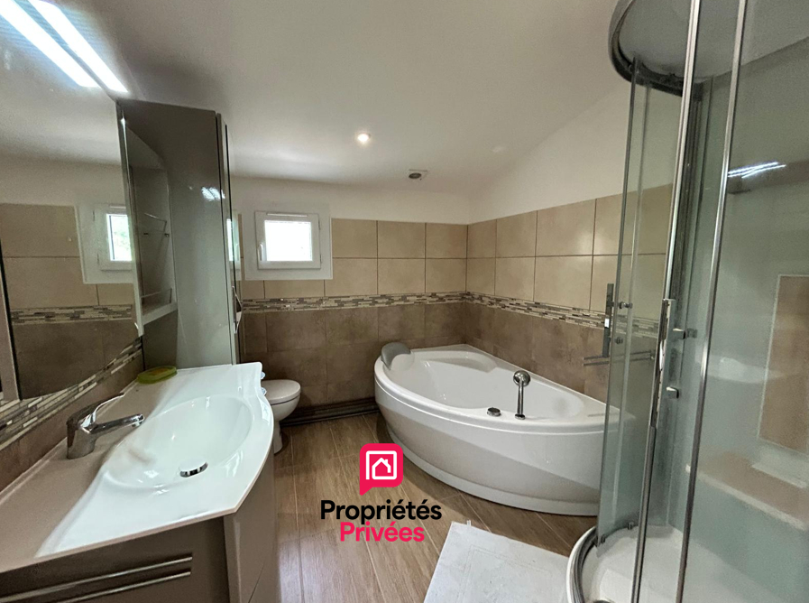 PLASSAC 25 kms de Saint-André de Cubzac : Maison en pierre 149 m2 - Cuisine indépendante aménagée et équipée - Grand séjour avec cheminée en pierre - 4 chambres - garage attenant - atelier 14