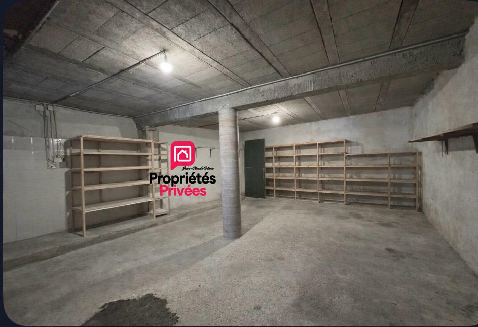 PLASSAC Plassac , tout près de Blaye : Maison en pierre 149 m2 - Cuisine indépendante aménagée et équipée - Grand séjour -cheminée en pierre - 4 chambres - garage attenant - atelier- Port de Plaisance 17
