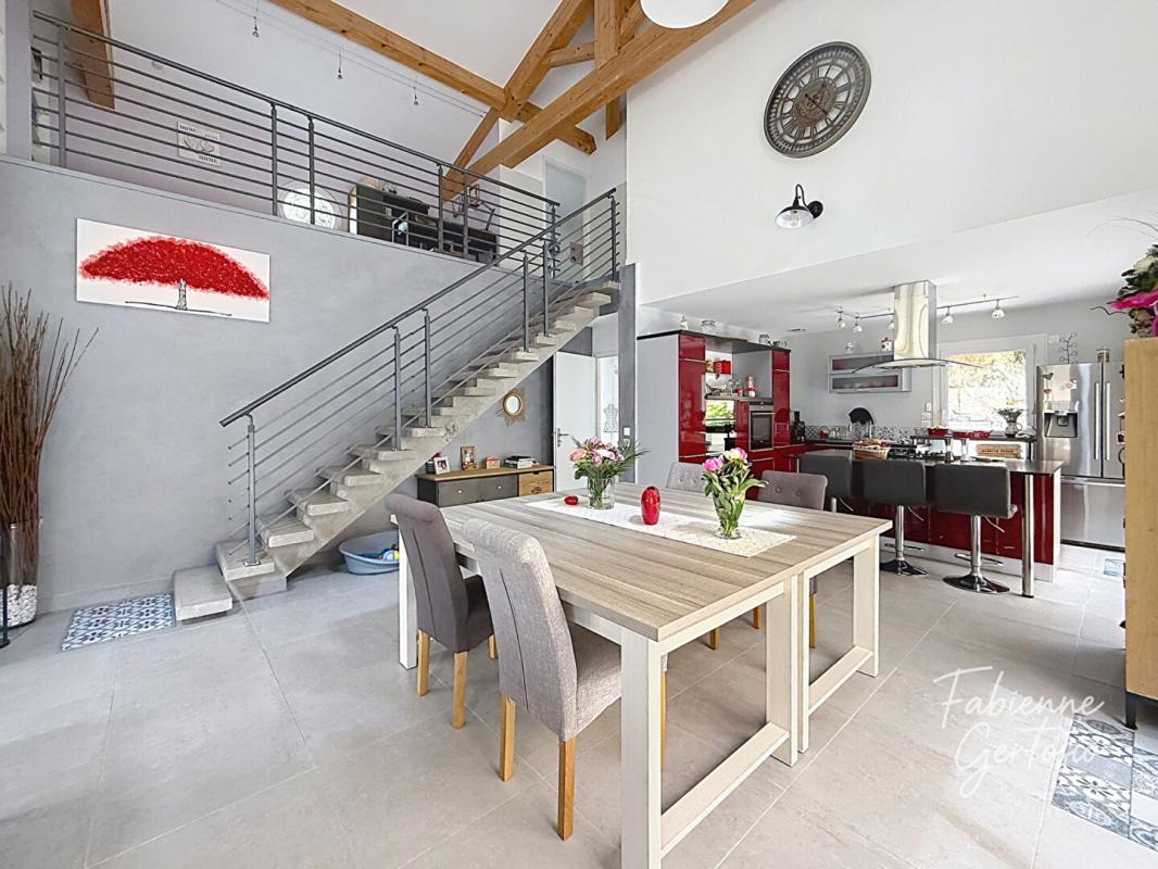 SOLLIES-TOUCAS SOLLIES-TOUCAS! Maison contemporaine avec piscine et garage de74m2 4