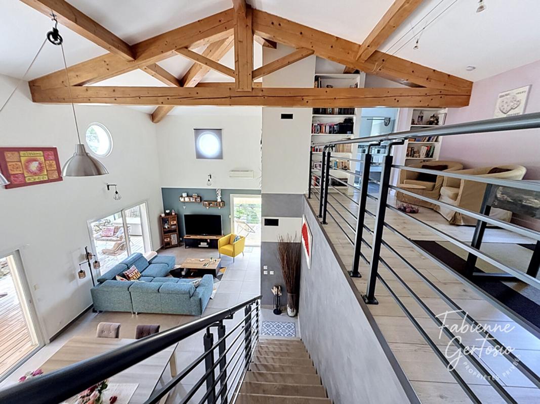 SOLLIES-TOUCAS SOLLIES-TOUCAS! Maison contemporaine avec piscine et garage de74m2 5