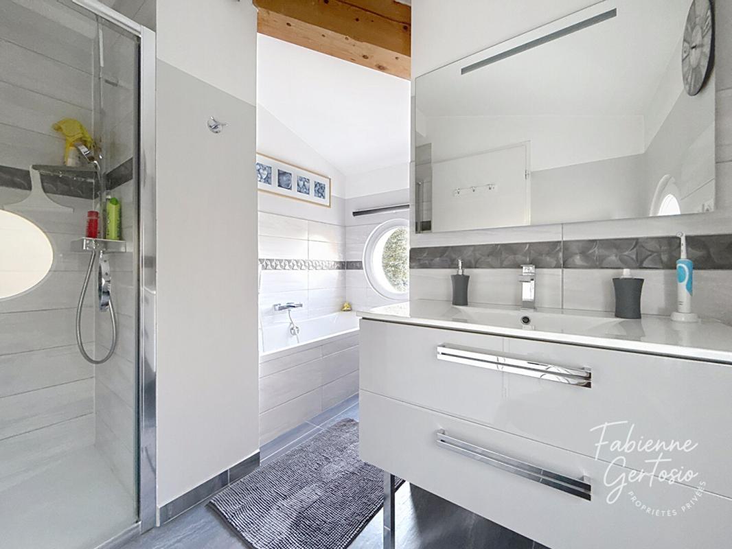 SOLLIES-TOUCAS SOLLIES-TOUCAS! Maison contemporaine avec piscine et garage de74m2 8