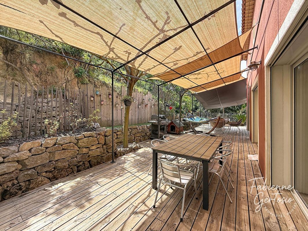 SOLLIES-TOUCAS SOLLIES-TOUCAS! Maison contemporaine avec piscine et garage de74m2 9