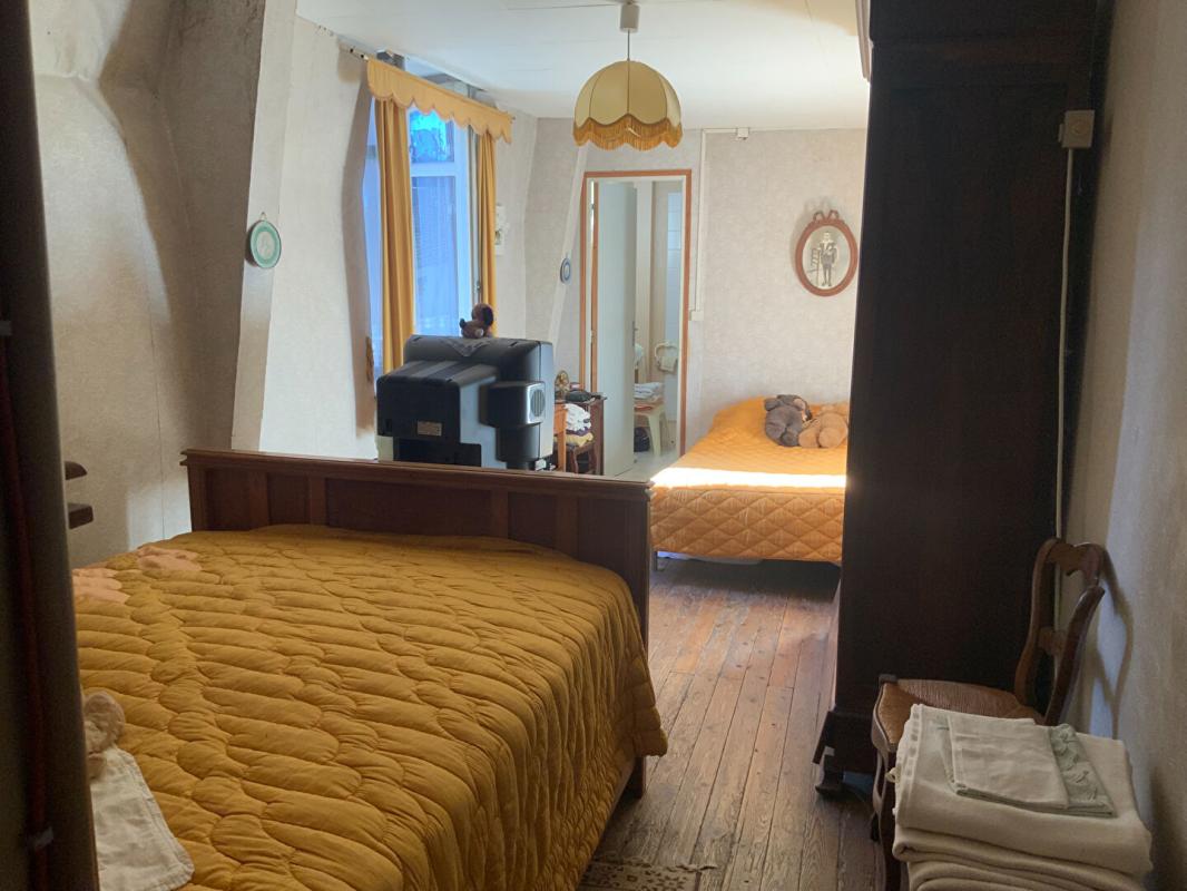 SAINT-SATURNIN Maison de village avec fort potentiel 6 pièce(s) 124 m2 16