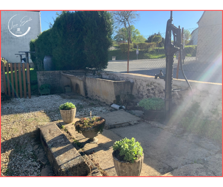 SAINT-SATURNIN Maison de village avec fort potentiel 6 pièce(s) 124 m2 8