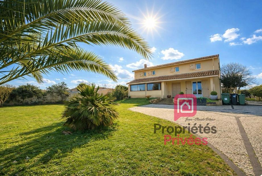 AMBARES-ET-LAGRAVE Ambares Et Lagrave ,Maison familiale rénovée de 230 m2 habitables - 8 pièces -5 chambres dont une suite parentale en rdc - Grande pièce vie - Piscine - Parc arboré - Carport 1