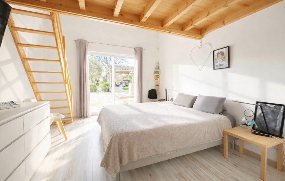 AMBARES-ET-LAGRAVE Ambares Et Lagrave ,Maison familiale rénovée de 230 m2 habitables - 8 pièces -5 chambres dont une suite parentale en rdc - Grande pièce vie - Piscine - Parc arboré - Carport 12