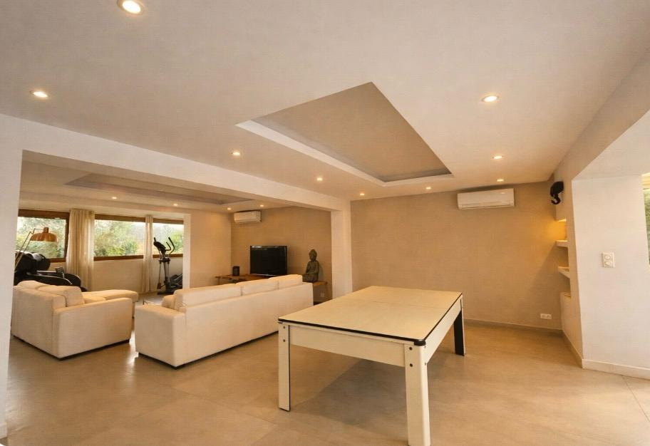 AMBARES-ET-LAGRAVE Ambares Et Lagrave ,Maison familiale rénovée de 230 m2 habitables - 8 pièces -5 chambres dont une suite parentale en rdc - Grande pièce vie - Piscine - Parc arboré - Carport 7