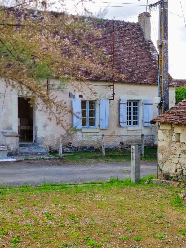 YZEURES-SUR-CREUSE Maison de pays Yzeures Sur Creuse 3 pièces grange et terrain 1