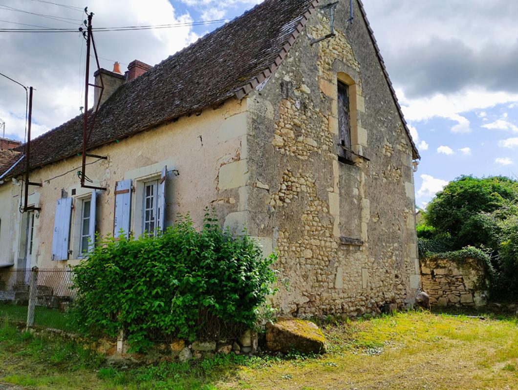 YZEURES-SUR-CREUSE Maison de pays Yzeures Sur Creuse 3 pièces grange et terrain 3