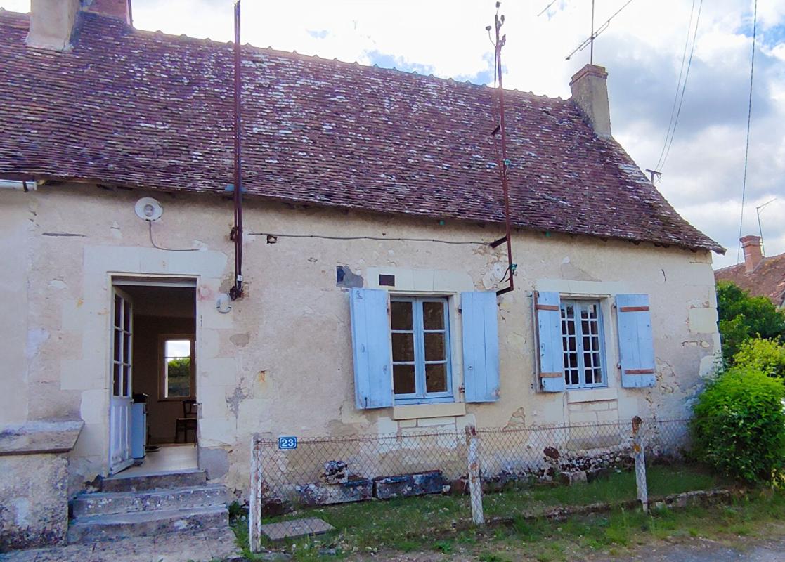 YZEURES-SUR-CREUSE Maison de pays Yzeures Sur Creuse 3 pièces grange et terrain 8