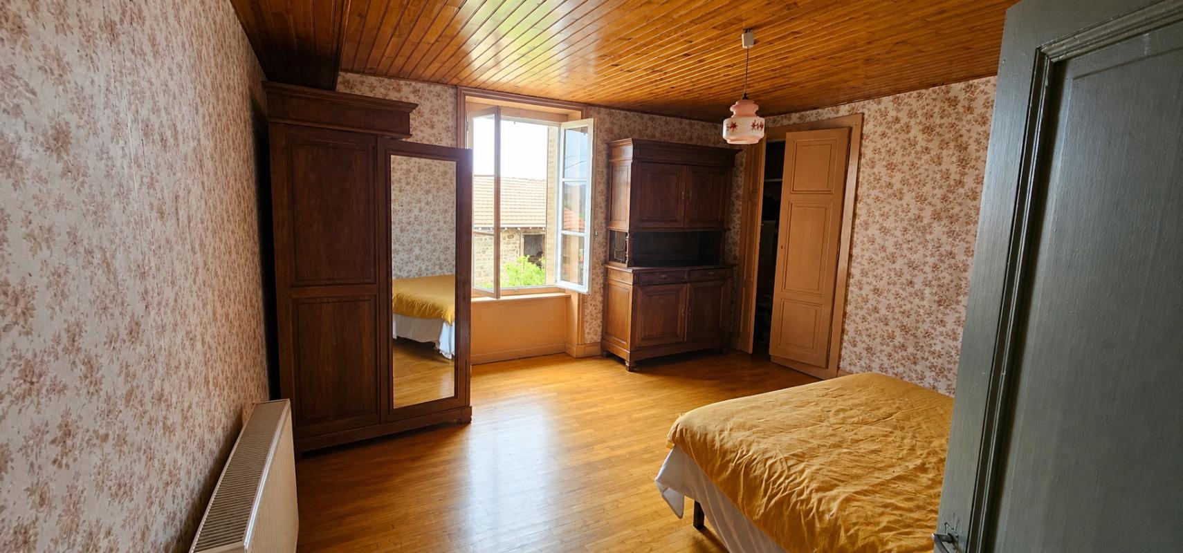 SAINT-JUST-EN-CHEVALET ST JUST EN CHEVALET - CORPS DE FERME 9