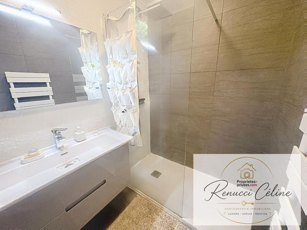 AJACCIO Appartement Ajaccio 3 pièces de 70 m2 17