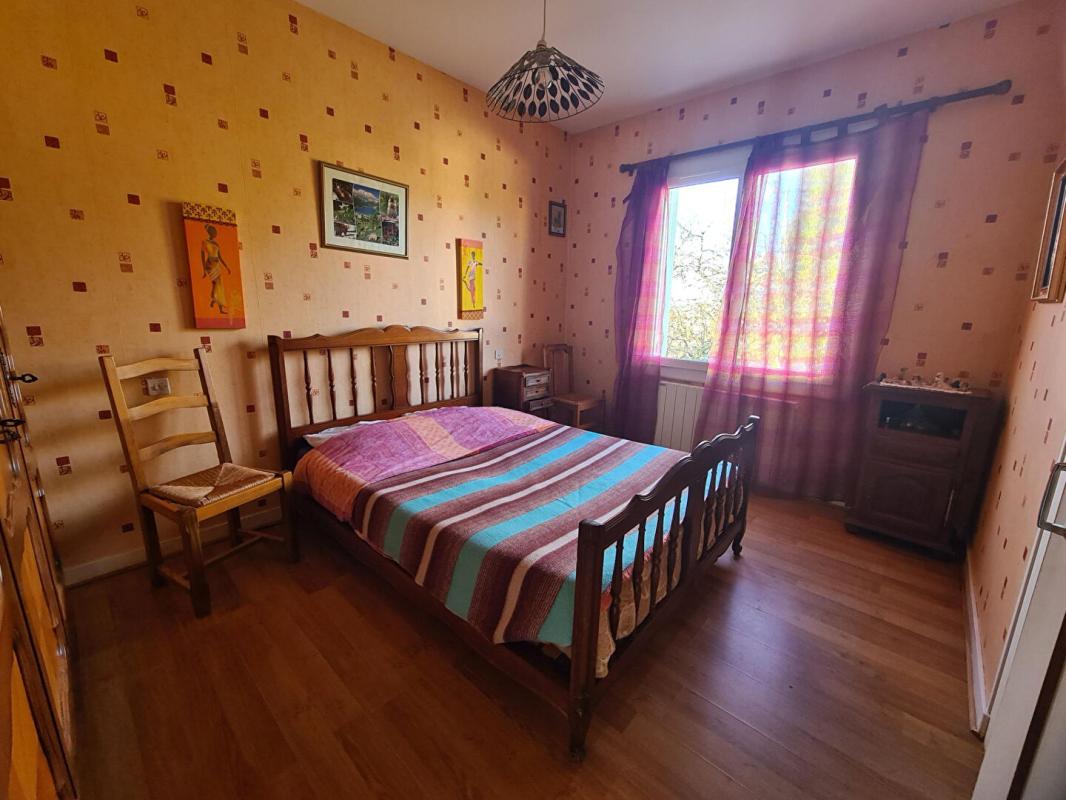 SAINTES Maison à Saintes 4 pièces 84 m² sur sous sol 5