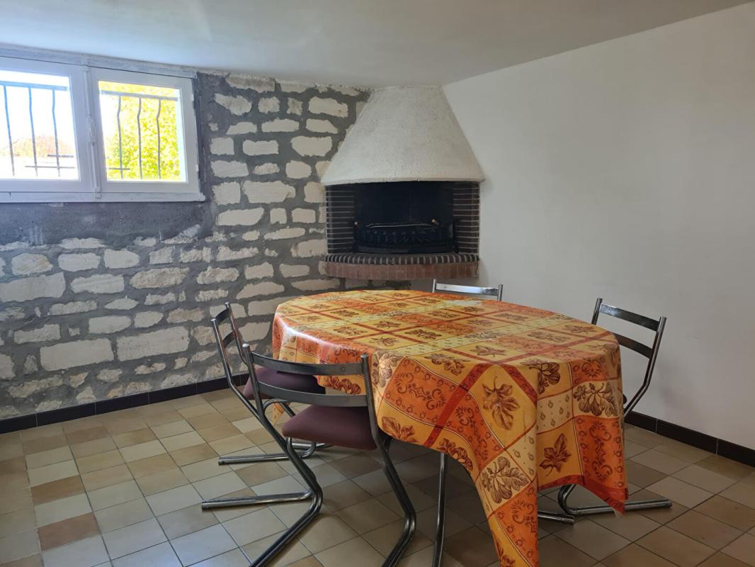 SAINTES Maison à Saintes 4 pièces 84 m² sur sous sol 6