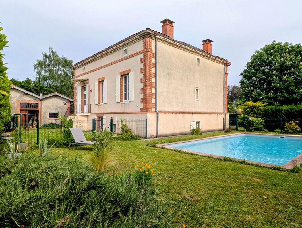 CAZERES Maison de Maître de 282 m² avec 5 chambres, dépendance et piscine sur terrain de 1585 m² 15