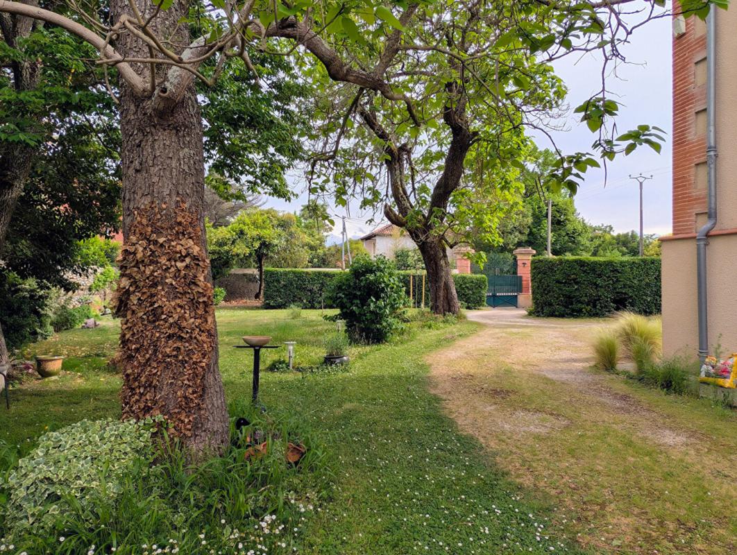 CAZERES Maison de Maître de 282 m² avec 5 chambres, dépendance et piscine sur terrain de 1585 m² 17
