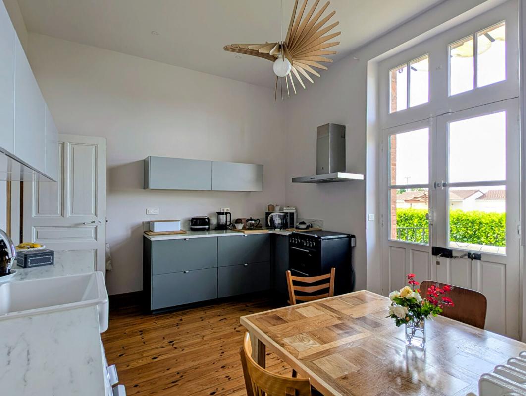CAZERES Maison de Maître de 282 m² avec 5 chambres, dépendance et piscine sur terrain de 1585 m² 8