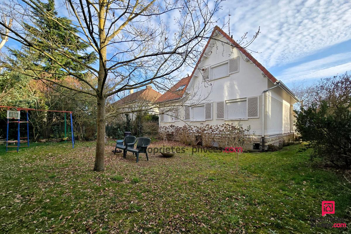 SAINTE-GENEVIEVE-DES-BOIS Maison Sainte Genevieve Des Bois 8 pièces 150 m2 13