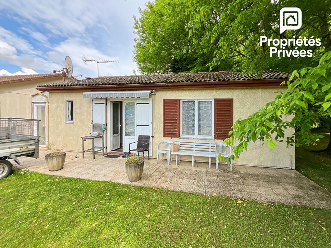 PUGNAC Maison à rénover avec terrain constructible de plus de 3 000 m² - Fort potentiel à Pugnac, proche commerces, projet de division en cours 1