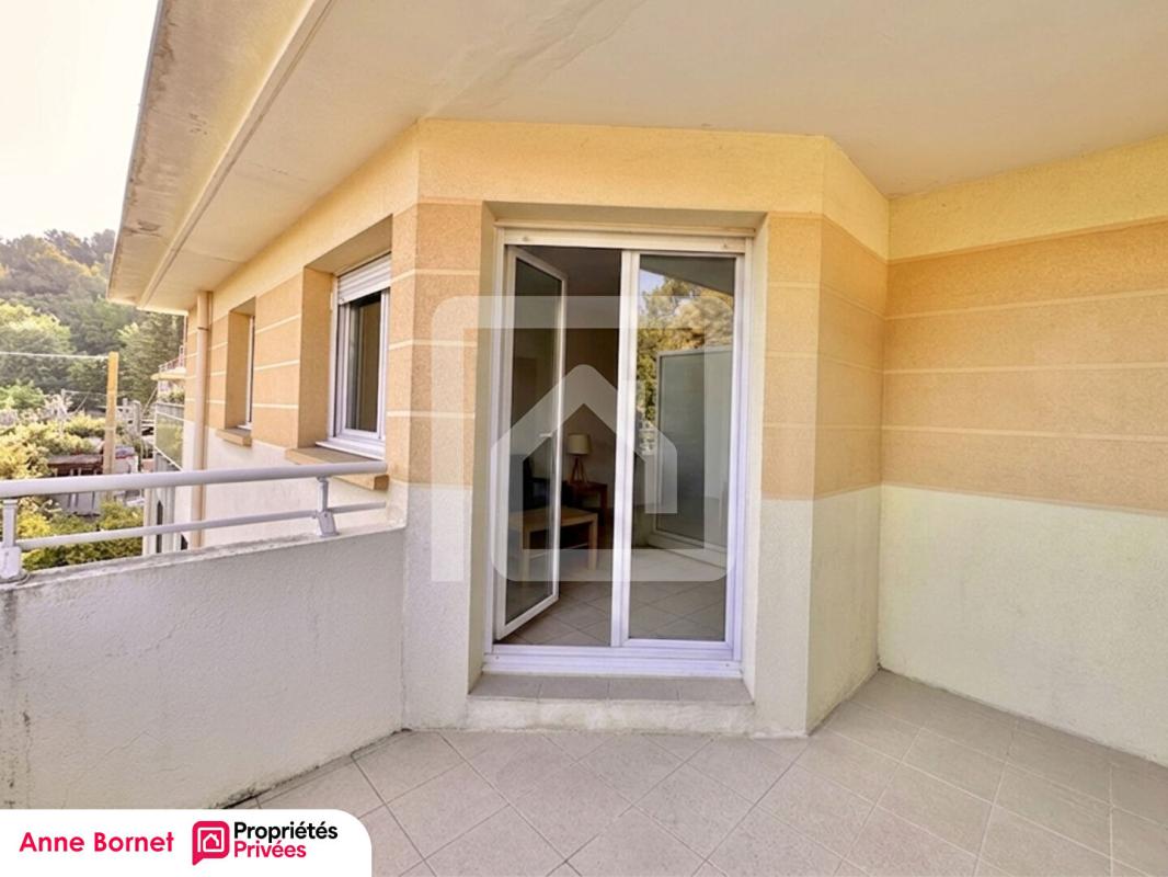 GRASSE Appartement 2 pièces avec terrasse exceptionnelle de près de 50 m2, double garage, cave 10