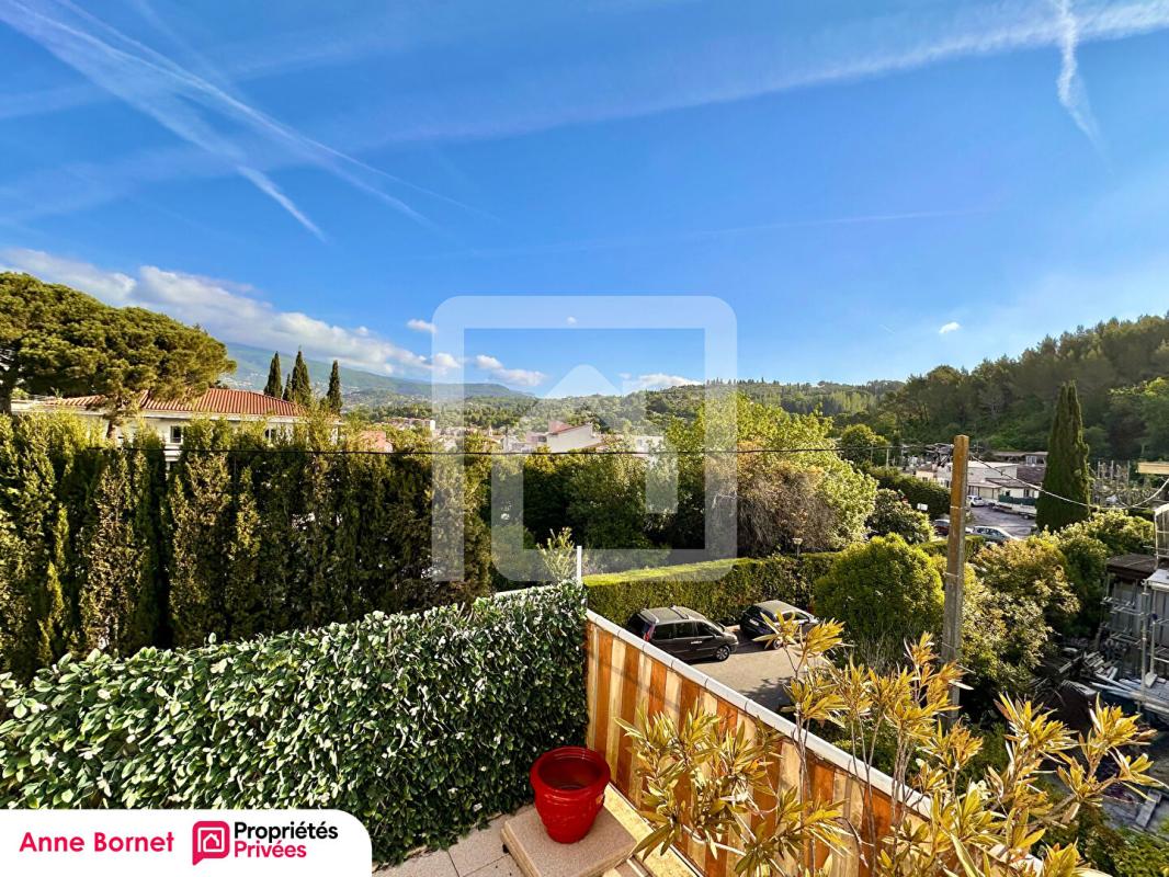 GRASSE Appartement 2 pièces avec terrasse exceptionnelle de près de 50 m2, double garage, cave 4