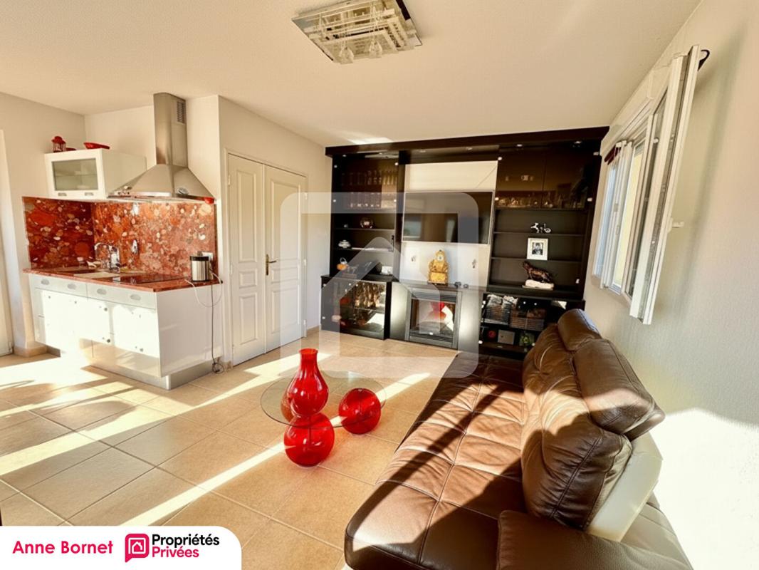 GRASSE Appartement 2 pièces avec terrasse exceptionnelle de près de 50 m2, double garage, cave 6