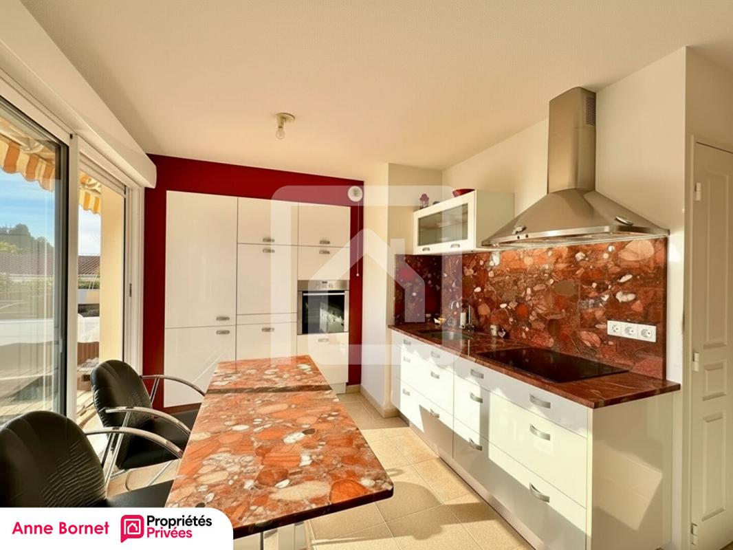 GRASSE Appartement 2 pièces avec terrasse exceptionnelle de près de 50 m2, double garage, cave 8