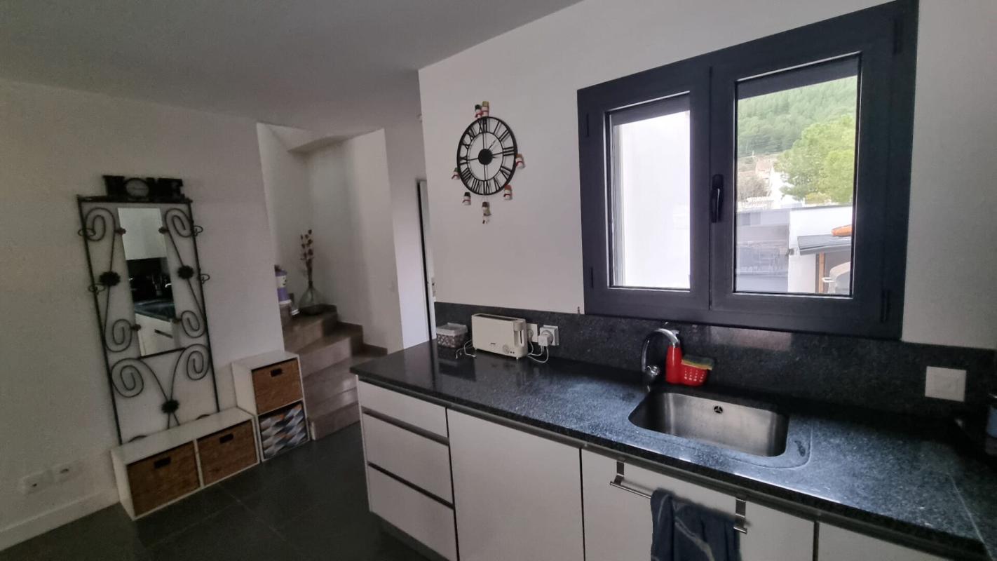 CUGES-LES-PINS SUPERBE MAISON  DE VILLAGE, GARAGE ET TERRASSES 1