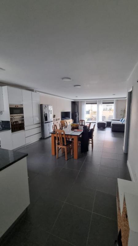 CUGES-LES-PINS SUPERBE MAISON  DE VILLAGE, GARAGE ET TERRASSES 4