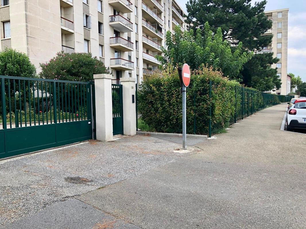 AVIGNON Appartement Avignon 3 pièce(s) 68 m2, balcon, loggia, place de parking 13