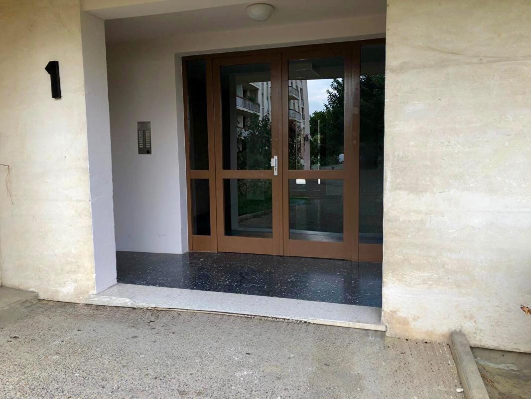 AVIGNON Appartement Avignon 3 pièce(s) 68 m2, balcon, loggia, place de parking 15