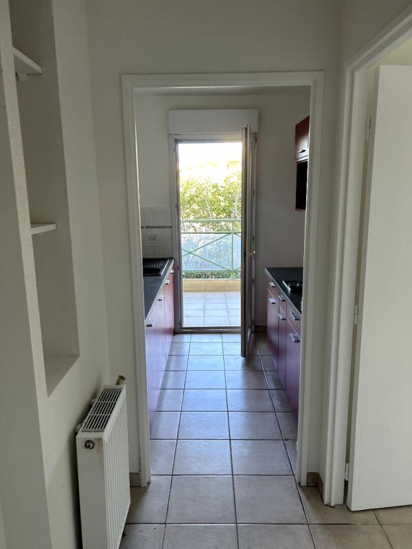 DRAGUIGNAN À louer, Appartement F2 avec garage et cave dans résidence proche de toutes commodités 2