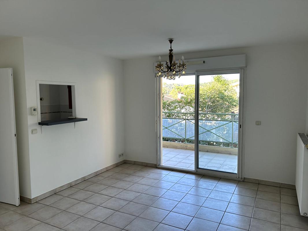DRAGUIGNAN À louer, Appartement F2 avec garage et cave dans résidence proche de toutes commodités 3