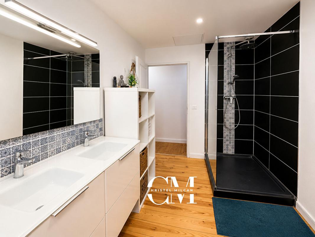 FLOIRAC Echoppe Floirac limite Bastide 5 pièces 125 m2, studio, parking 10