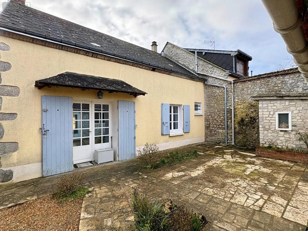 ORGERES-EN-BEAUCE À 2 km d'Orgères-en-Beauce  Charmante maison de campagne avec dépendances 1