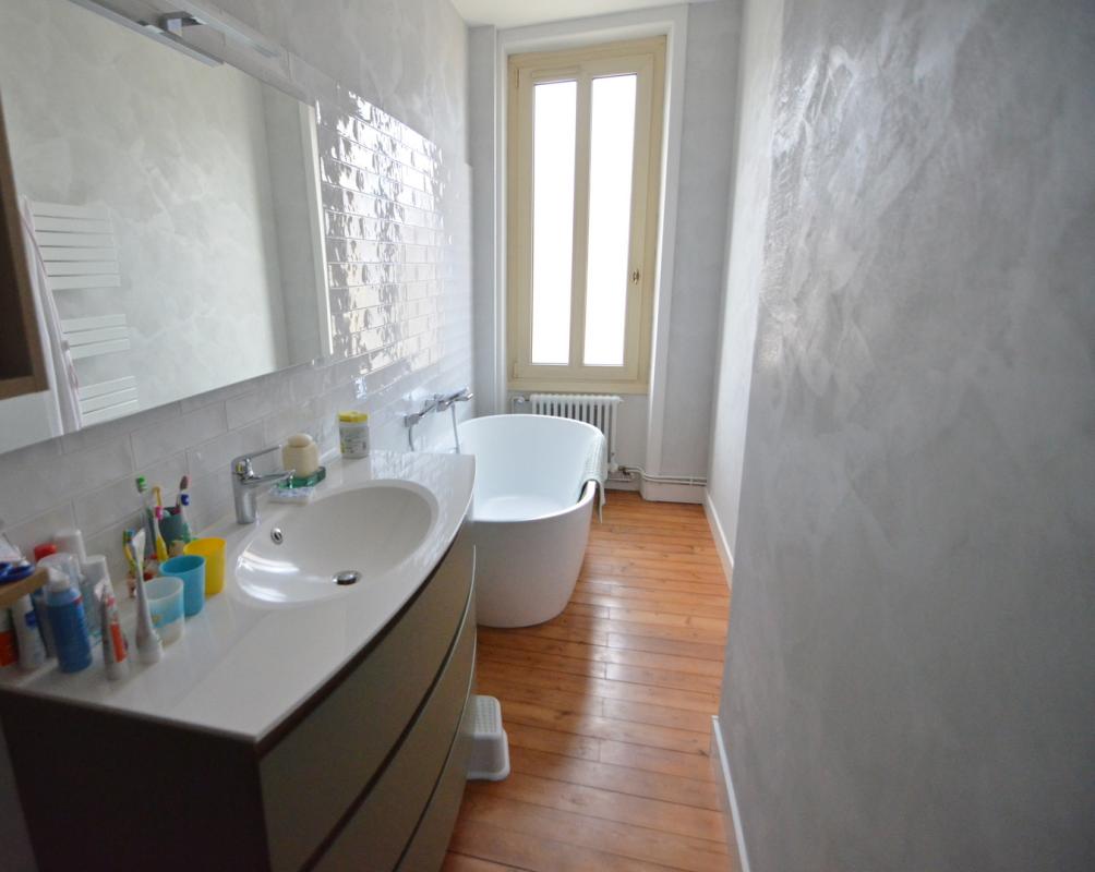 ALENCON Maison de ville dans quartier prisé 8