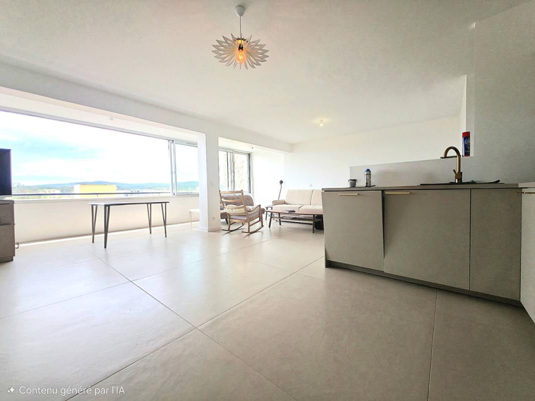LE LAVANDOU Appartement Le Lavandou 4 pièce(s) 95 m2 A 2 MINUTES DE LA MER 1