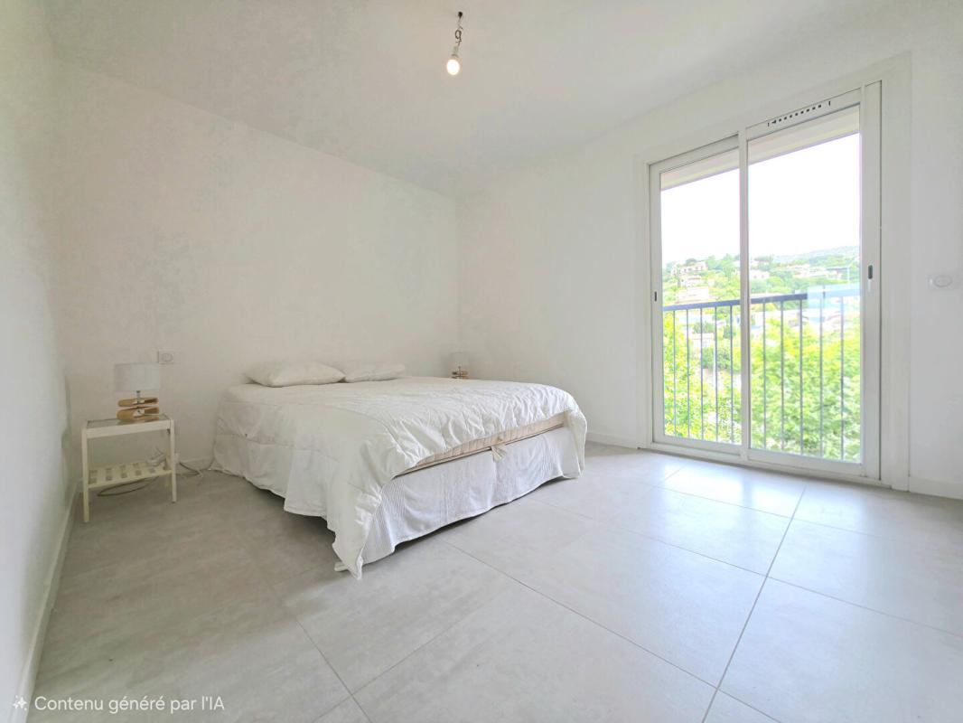 LE LAVANDOU Appartement Le Lavandou 4 pièce(s) 95 m2 A 2 MINUTES DE LA MER 5