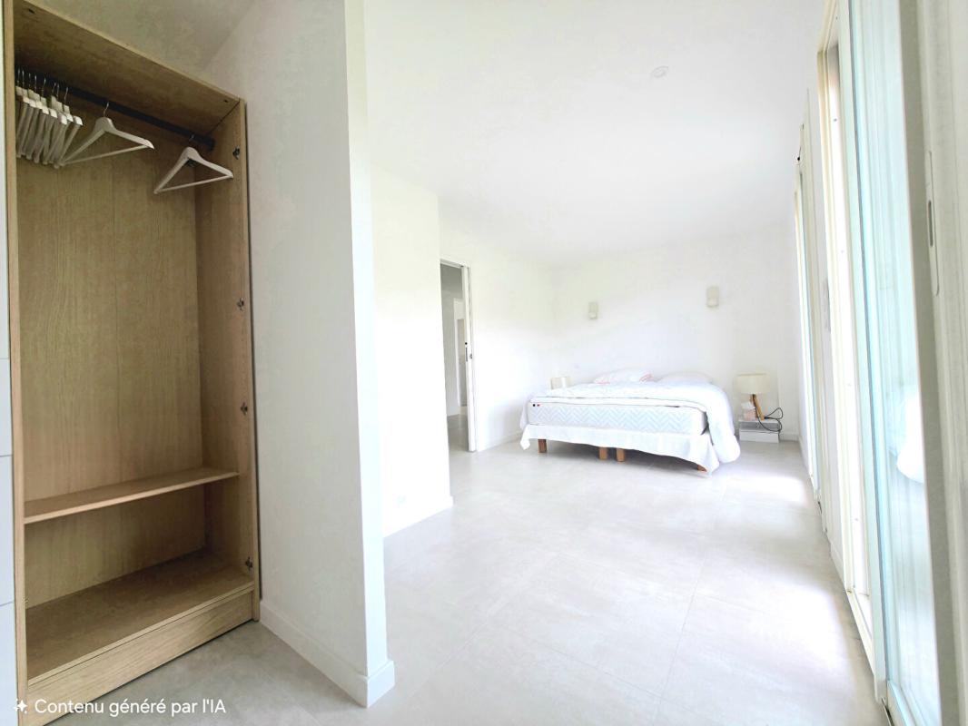 LE LAVANDOU Appartement Le Lavandou 4 pièce(s) 95 m2 A 2 MINUTES DE LA MER 6