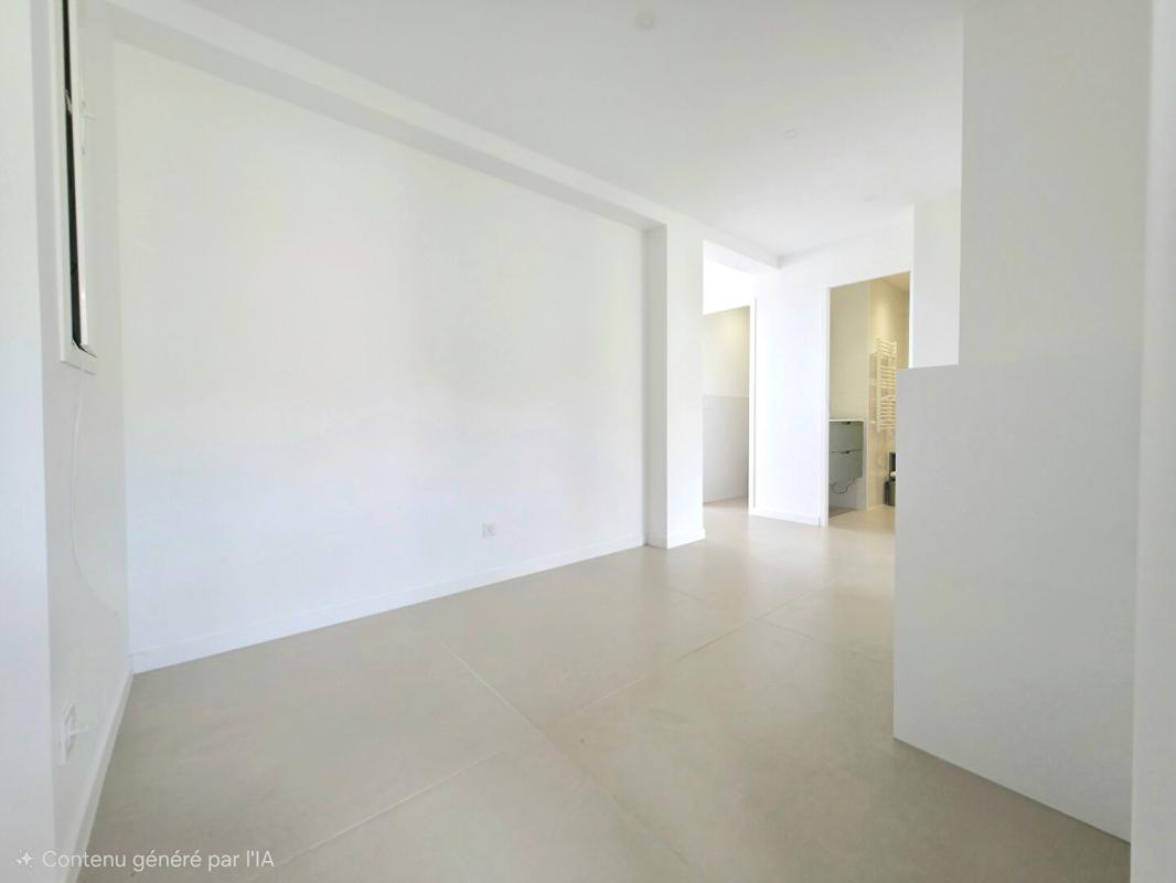 LE LAVANDOU Appartement Le Lavandou 4 pièce(s) 95 m2 A 2 MINUTES DE LA MER 8