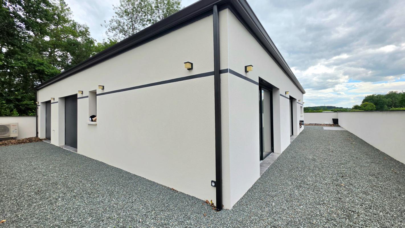 SAINT-MEDARD-DE-GUIZIERES Maison contemporaine avec garage 11