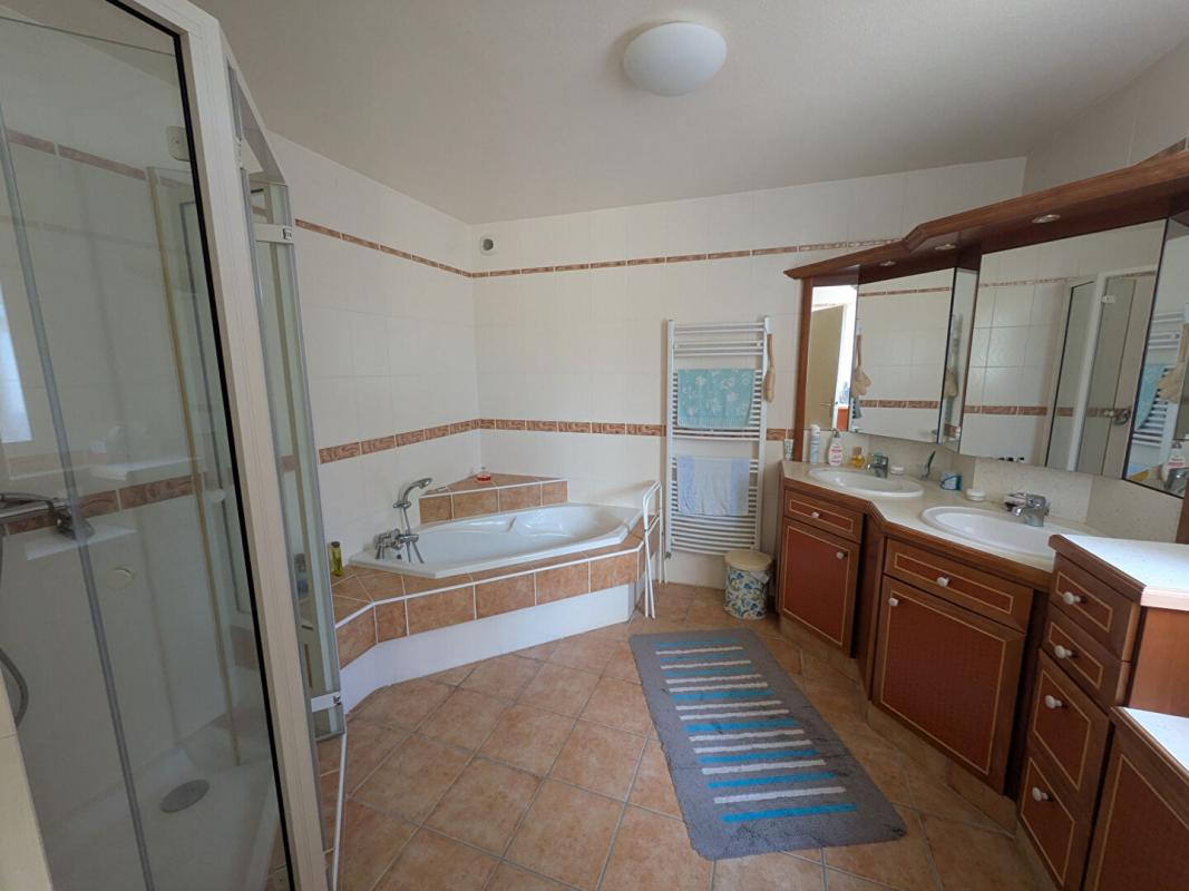 LANDEHEN 5MN DE LAMBALLE. 4 chambres-garage 5