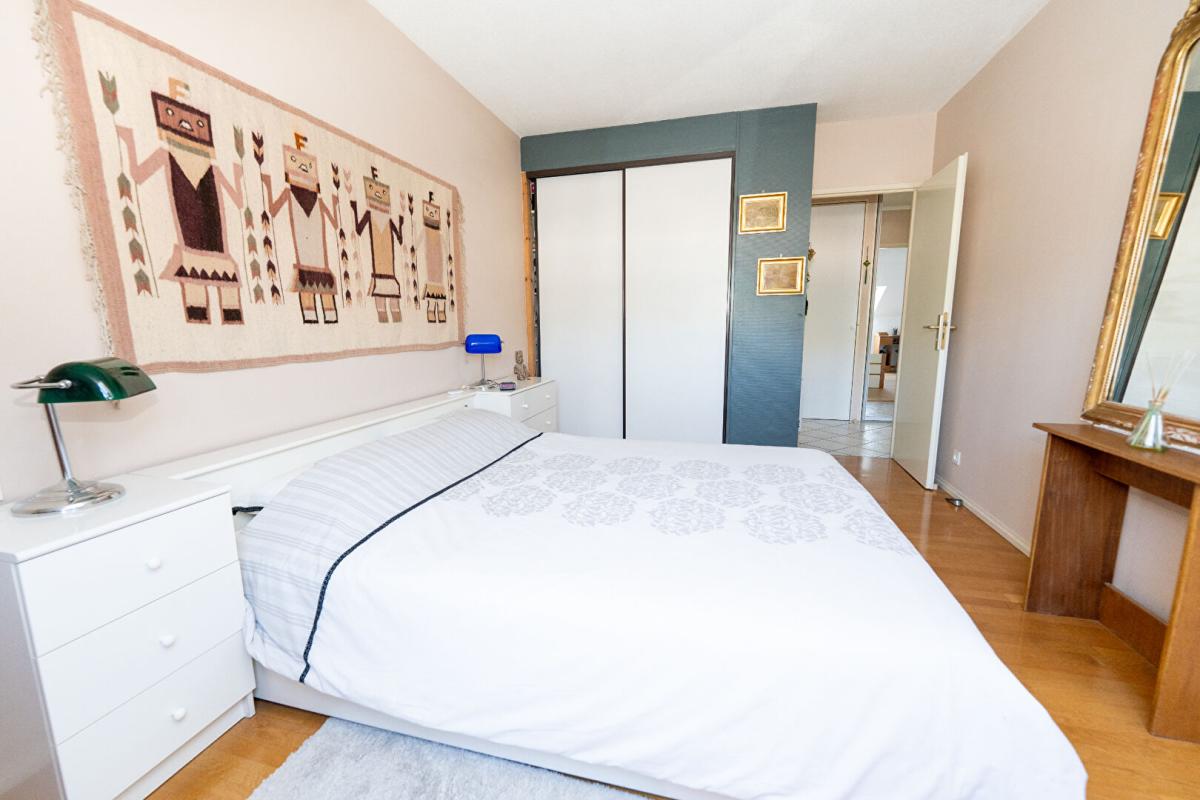 GRENOBLE OPPORTUNITÉ RARE   APPARTEMENT T4 DERNIER ÉTAGE + TERRASSE PANORAMIQUE 65 m² GARAGE 13